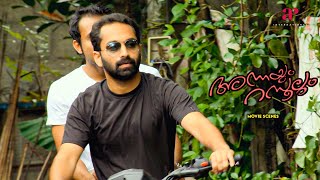 Annayum Rasoolum Malayalam Movie | Andrea fears Fahadh confronting dangerous thugs | Fahadh Faasil