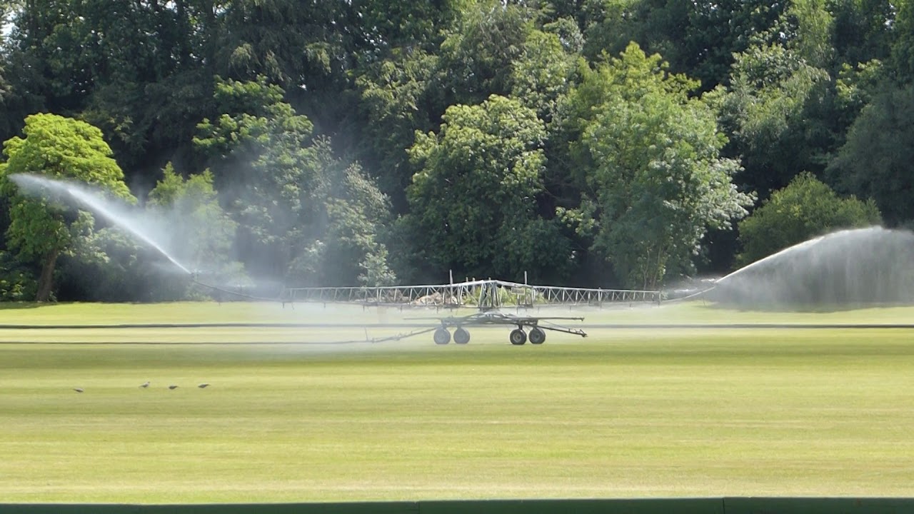 Polo Field maintanance Cowdray Polo Field Watering Polo völlur