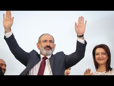 Video: Pashinyan Kertoi Allekirjoittaneensa Lausunnon Karabahista Sotilasneuvoston Jälkeen