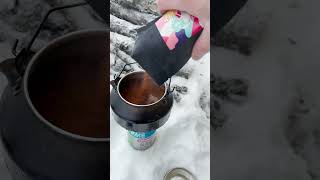 Kokekaffe under a tarp in the snowy Norwegian forest #shorts