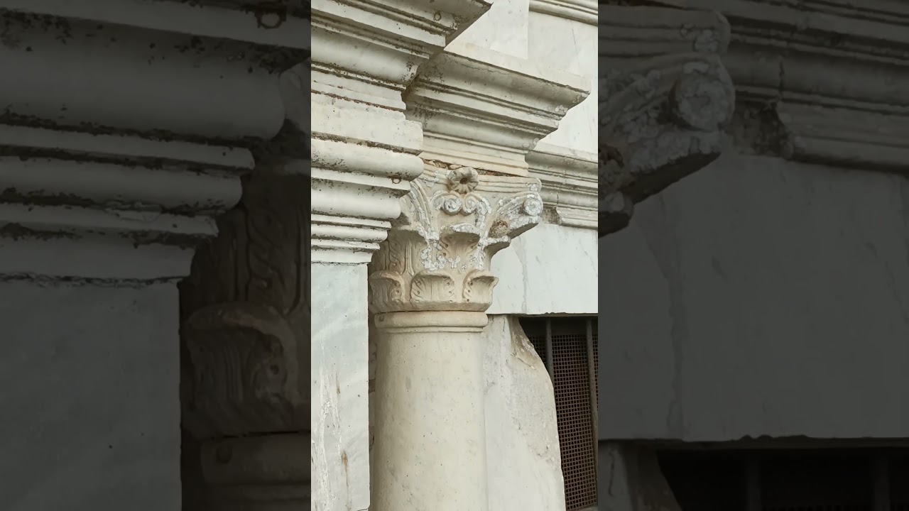 Il bellissimo portale cosmatesco di Santa Maria in Falerii. 