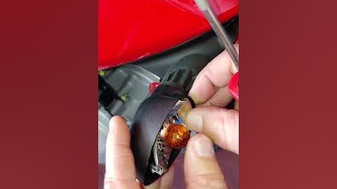 Reinstalling Vespa turn signal