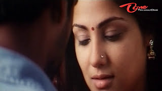 Lip Lock Kissing scene between Vikram and Priyanka