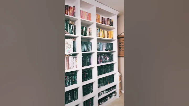 #thecruelprince #hollyblack #bookish #bookshorts #books #reader #bookshelf #homelibrary