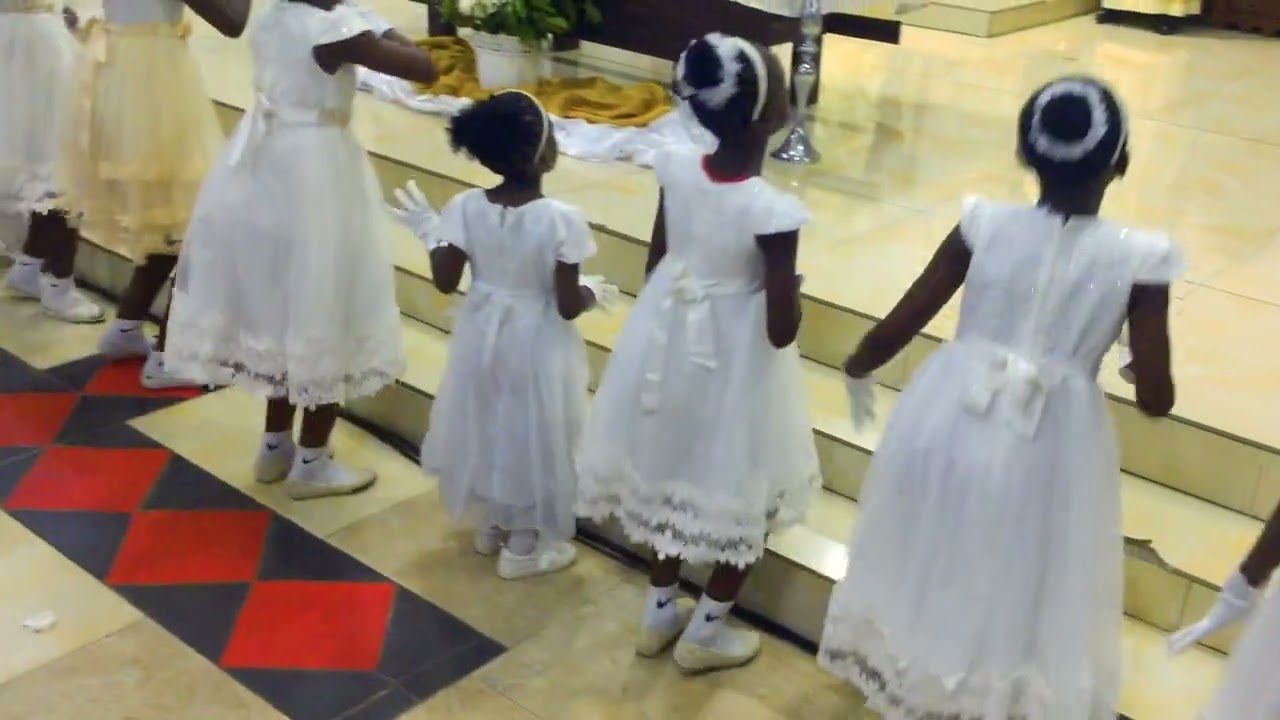 Kaluwidiko Par La Chorale Réunie de Saint Michel de Bandalungwa