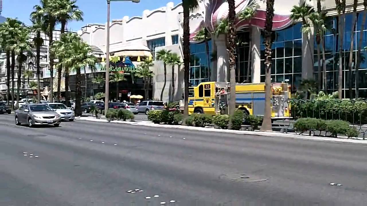 Clark County Fire Department Engine 32 Code 3 - Las Vegas - YouTube
