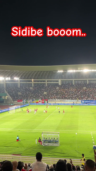 Free Kick Mousa Sidobe membentur mistar gawang #derbyjateng #persisolo #psissemarang