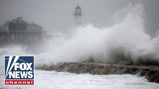 Powerful nor'easter slams the Northeast