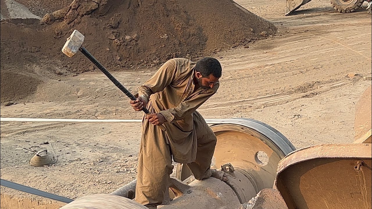 SUPER GAINT ROCKS CRUSHING SETUP | ROCKS STUCK IN SCREEN HAMMERED ...