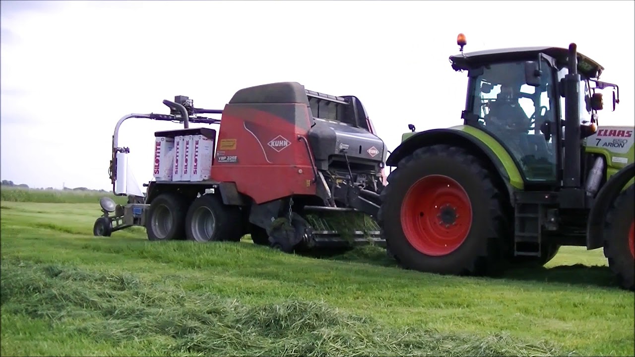 Ronde balen persen / Round balers /  Rundballen drücken / KUHN / CLAAS / Drone Landbouw / Silage
