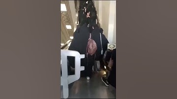 مشهد يسر الناظرين💚 تزاحم الفتيات في الدورة المكثفة لحفظ القرآن الكريم بالحرم المكي الشريف
