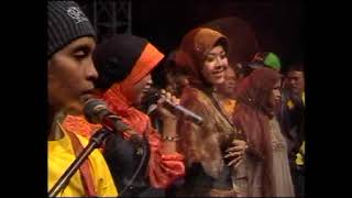 Sholawat Badar - Devi Aldiva feat Alfi Damayanti - Monata live Kraton Pasuran 2010