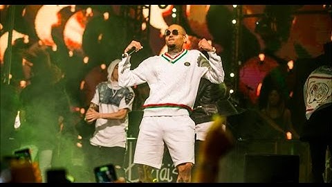 Chris Brown dances to Future 
