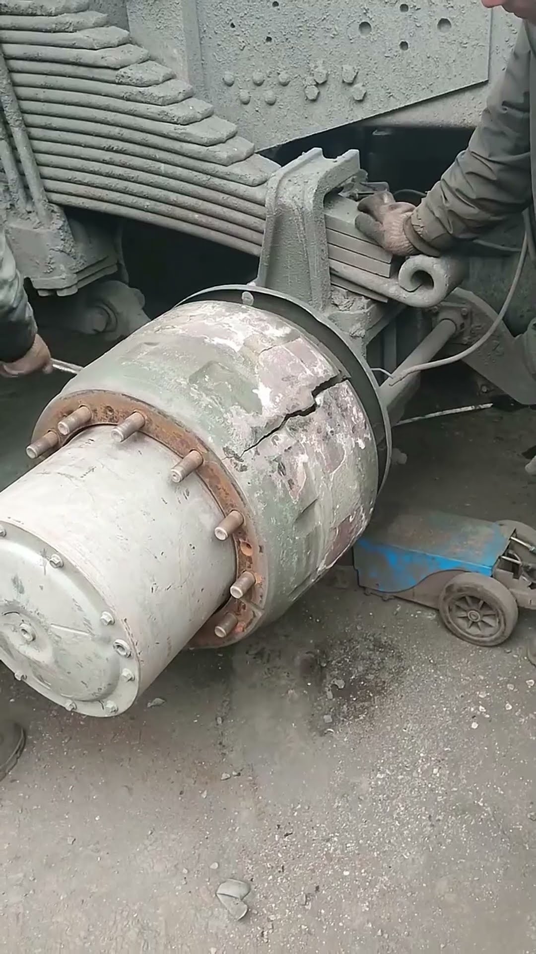 Truck hub repair process- Good tools and machinery make work easy