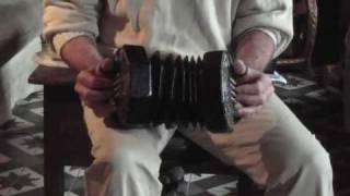 7 ways to play tremolo on concertina