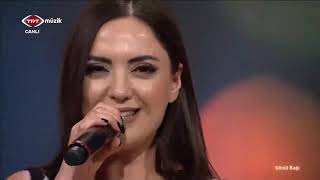 NEŞE DEMİR - SARI ÇİÇEK SARARTIYOR DAĞLARI Resimi