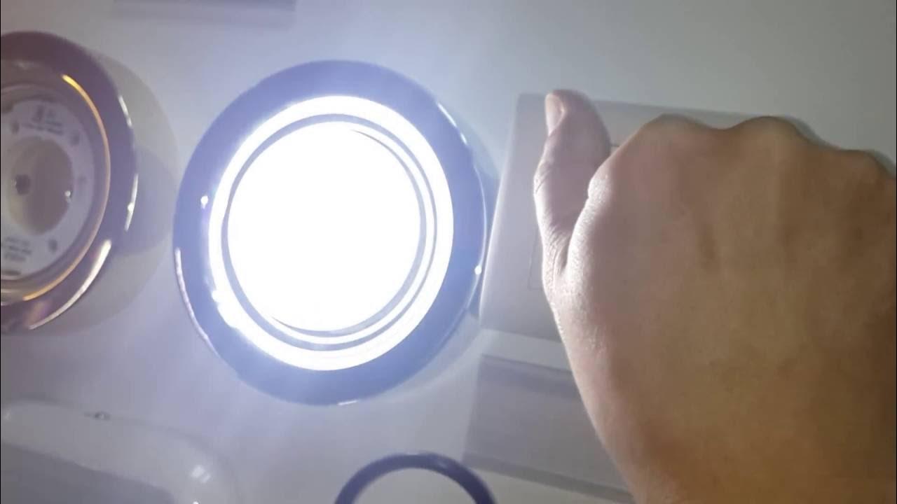 Как поменять лампочку gx53 в натяжном потолке