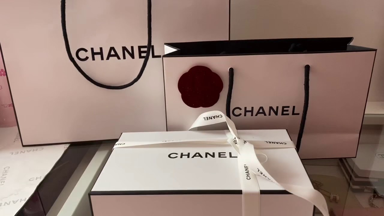 cirkulation Sydøst forvrængning Chanel makeup 2020 unboxing - YouTube