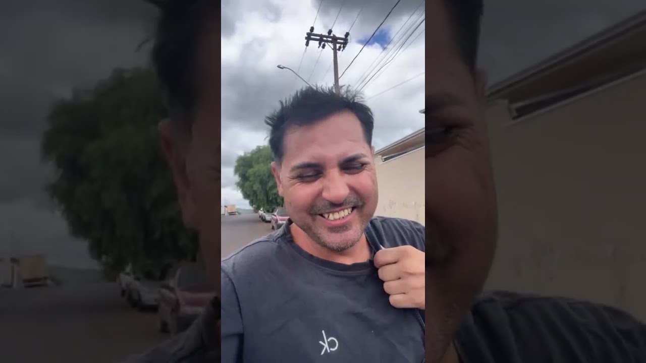 Ganhei um guarda roupas do meu amigo 