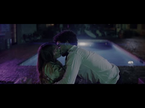 Night Teeth / Kiss Scene 1 - Benny and Blaire