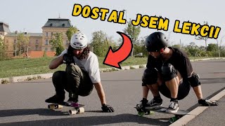 PROHRÁL JSEM SÁZKU! | Lekce downhillu s profíkem | Longboarduj s Mikym | 4K