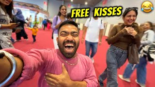 Trade Fair Mein Free Kisses Leli 😂 | Vibhu Varshney