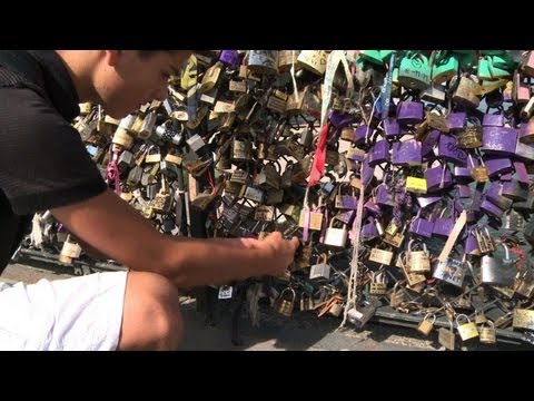 Vidéo: Où trouver des cadenas d'amour à Londres