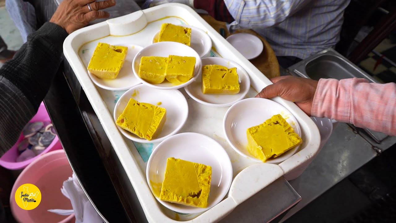 Lucknow Famous Prakash Kesar Pista Badam Kulfi Rs. 70/- Only l Lucknow Street Food | INDIA EAT MANIA