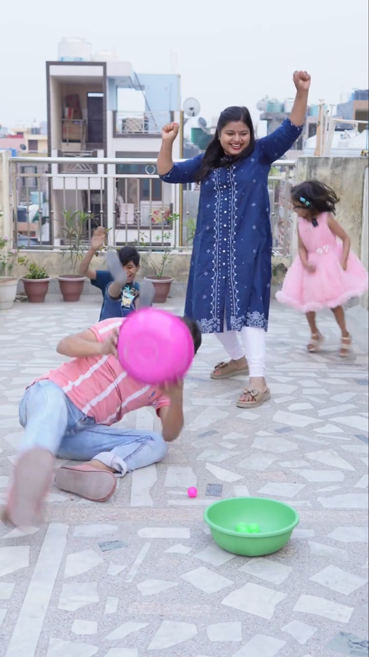 Kaun jitega mummy ya papa?
