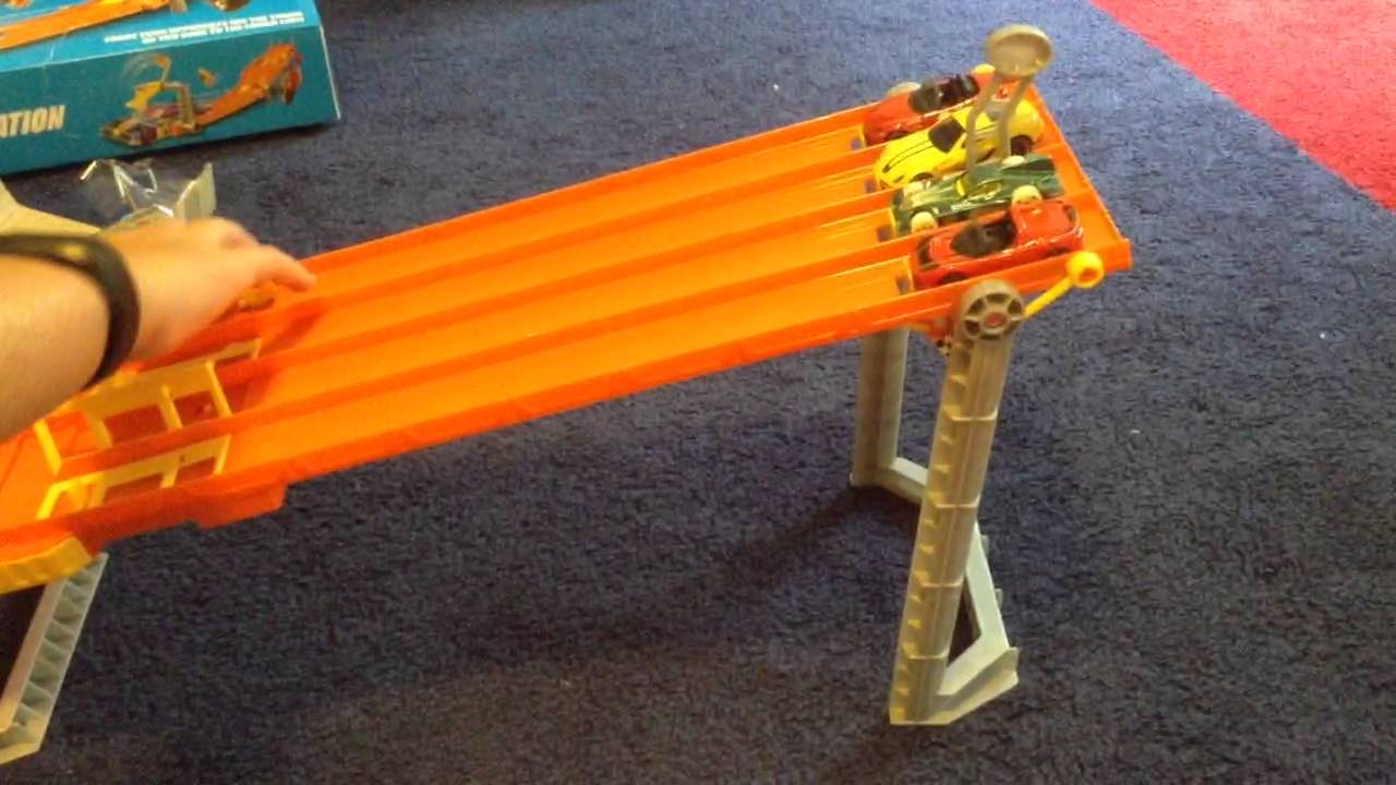 Review of Hot Wheels 4-lane Elimination Race