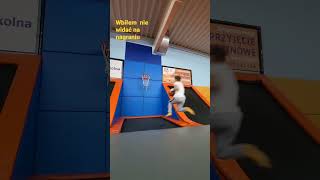 Wsad Z Wyrzutem Z Pod Nogi I Wbiciem Dwoma Rękami