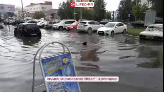 Суровые жители Челябинска плавают в огромных лужах
