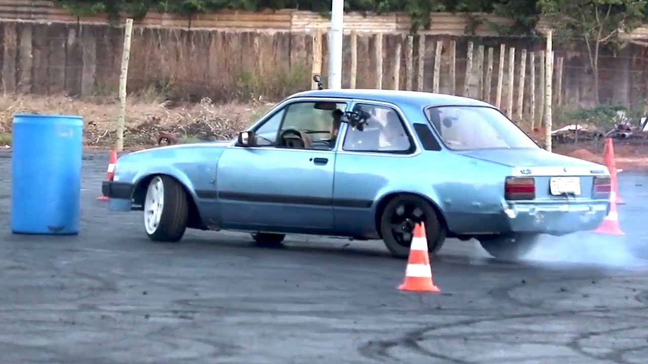 Piloto transforma Chevette 76 em carro para provas de drift: veja o modelo  em ação