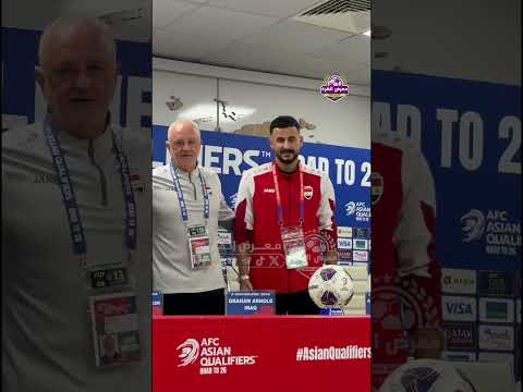 أيمن حسين وآرنولد بعد نهاية المؤتمر الصحفي 