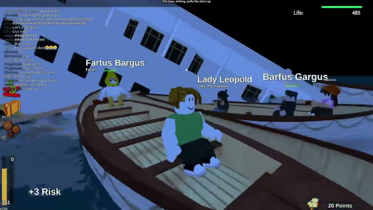 Experiencing the Titanic sinking in ROBLOX 
