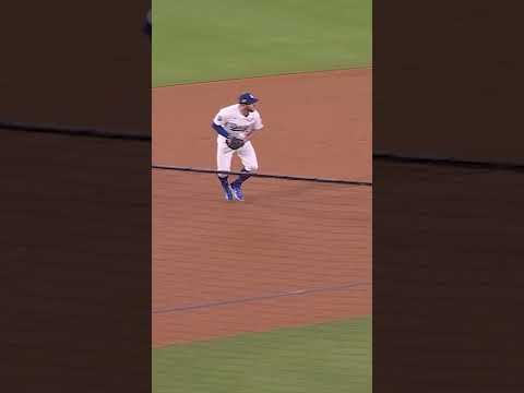 Bo Bichette delivers another run for the Blue Jays! #WorldSeries 👀