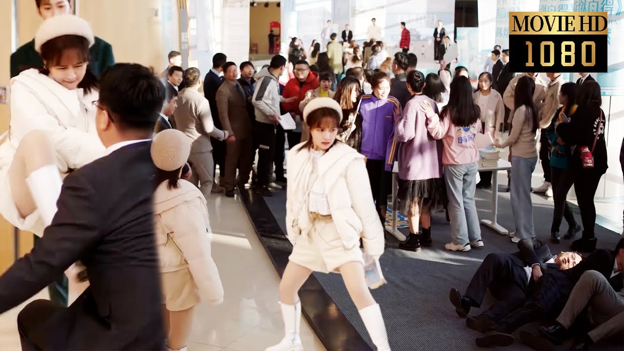 🍨【Full Movie】看似柔弱的灰姑娘其實是個武術高手，打翻一群保鑣救下霸總，異性過敏的霸總第一次愛上女人！ |那小子不可爱 Cute Bodyguard