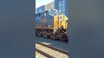 CSX M404 at bound brook nice crew