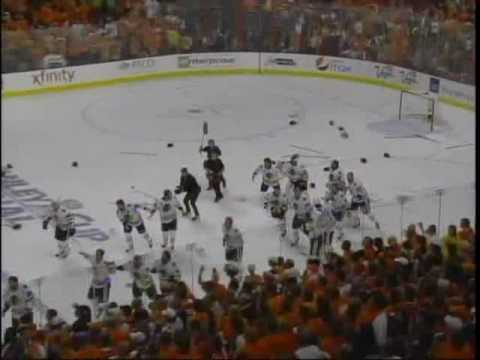 patrick kanes 2010 stanley cup winning goal youtube flyers goalie 2010 stanley cup