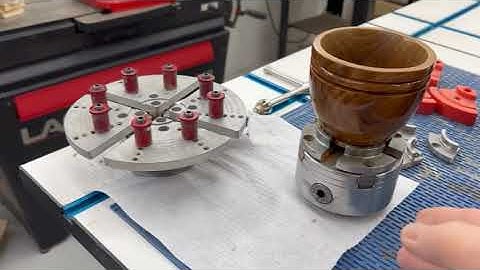 Reverse chucking a bowl with Nove Cole jaws