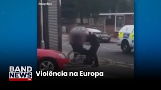 Policial dá socos e empurra cadeirante na Inglaterra | BandNews TV