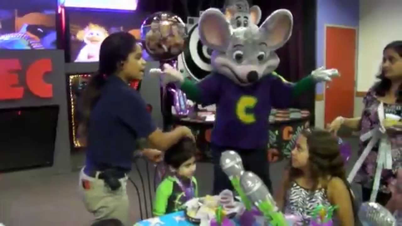 ryan toysreview chuck e cheese