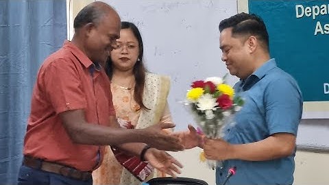 Ïashim bynta u bah A Andrew Shullai ha ka Seminar ba shi sngi ka Assam University, Silchar.