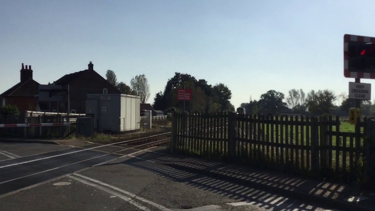 Tunstead Market Street Level Crossing (Norfolk) Sunday 15.10.2017