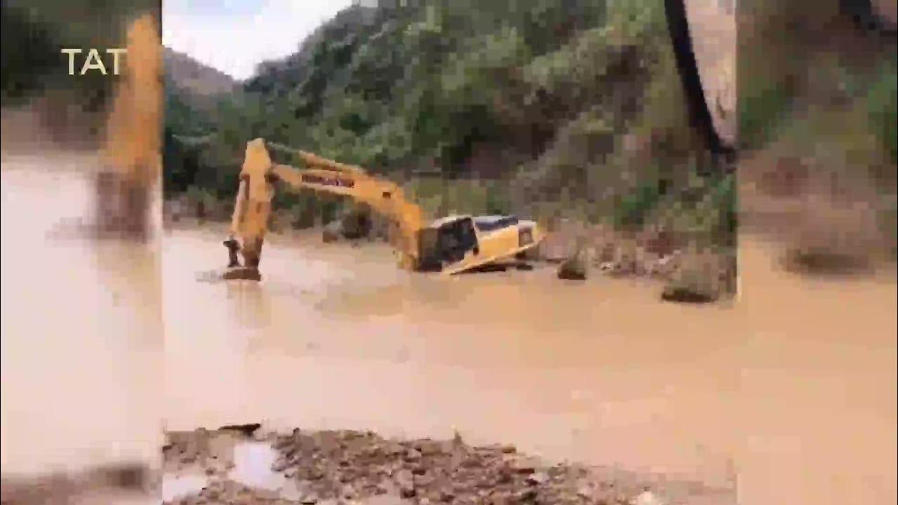 3 Extreme Dangerous Dummies Excavator Operator Skill The man almost