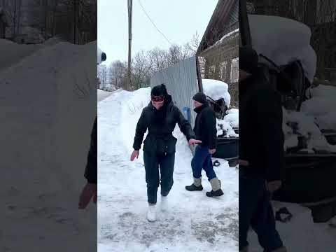Танцуют локтями все 🕺😁 Поздравление от медведя Томаса 🥳 #рекомендации #череповец #танцы