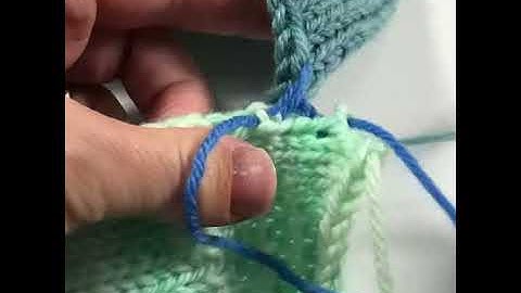 Mattress stitch seaming stitches to rows in knitting. Tutorial video