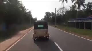 Daredevil Auto Rickshaw Stunt in India screenshot 3
