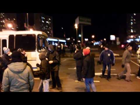 2014-11-17 Менты напали на людей на Осокорках в Киеве, Часть-3(вывозят задержанных)