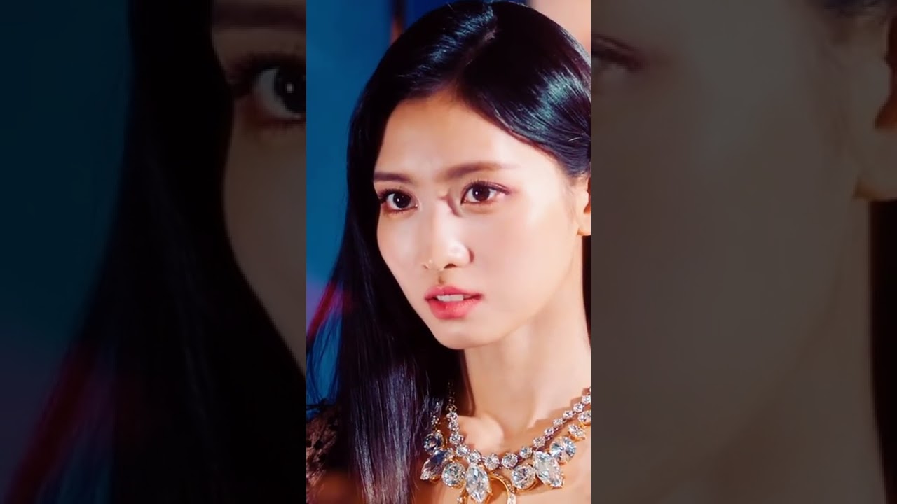 Momo only singing the PORECHORUS of feel special 